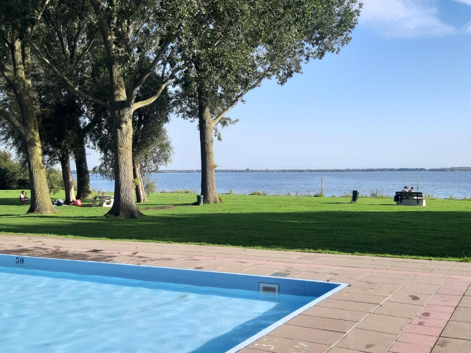 Holiday Home Polderzicht Zuid-Beijerland Buitenkant foto